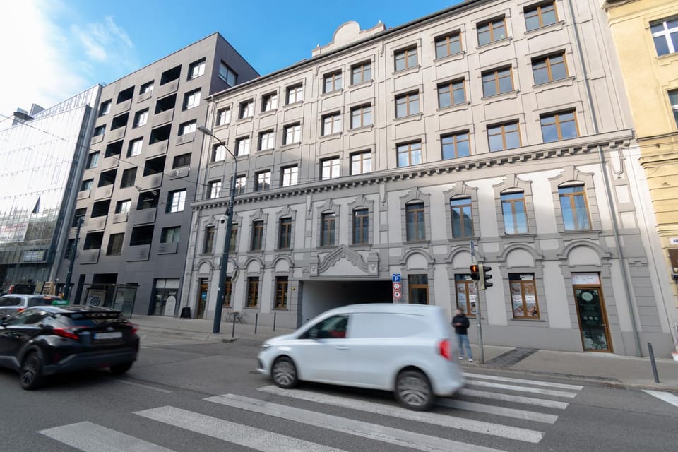 Property building, Street view, Location