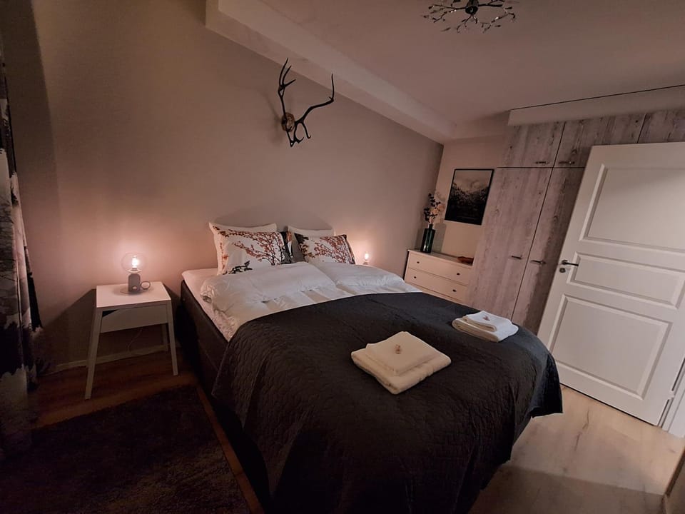Bed, Photo of the whole room, wardrobe