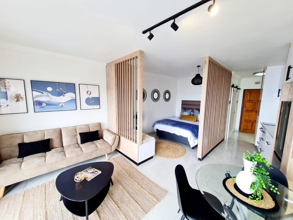 Living room, Photo of the whole room, Seating area, Bedroom