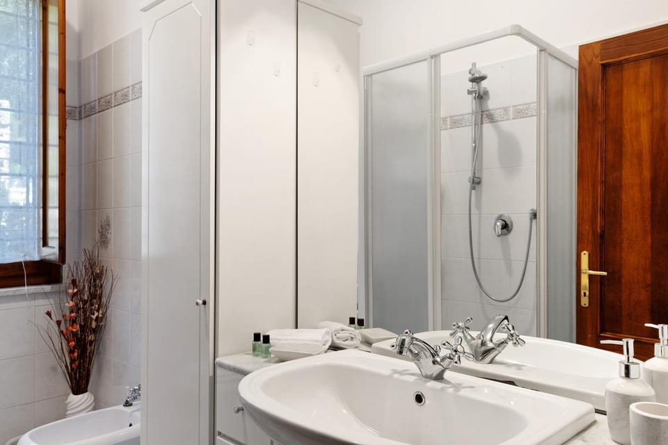 Bathroom, Living room