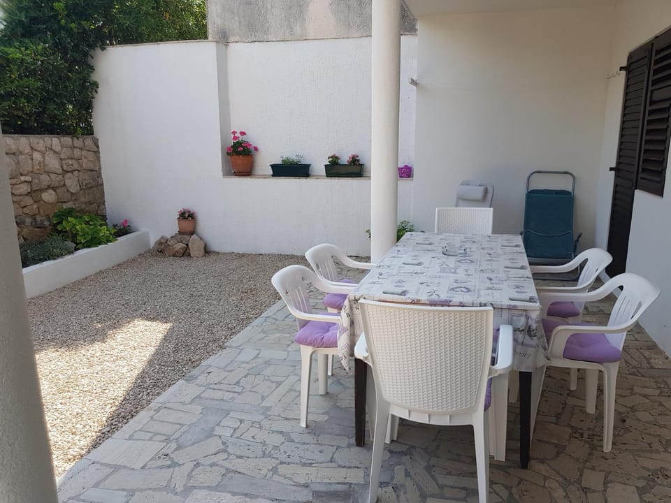 Patio, Dining area