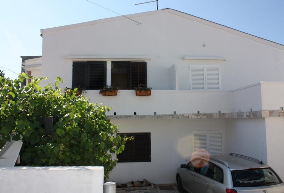 Property building, Facade/entrance, Balcony/Terrace