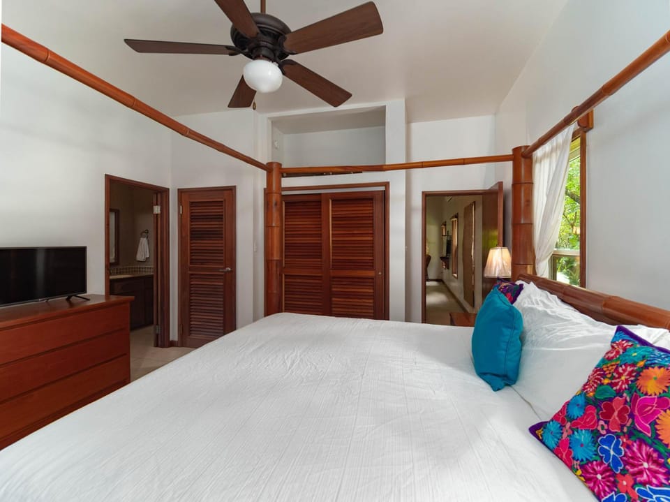 Residences at Barrier Reef 16A Garden View 1 BR by Stay Floreo House in Corozal District