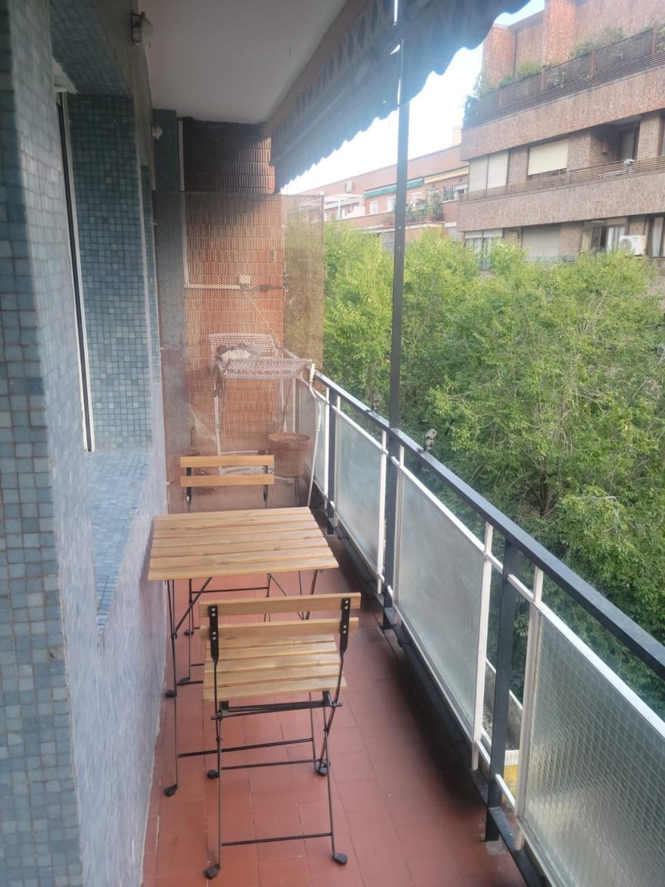 250m Chamartin, 250m plaza castilla, 3 stops Bernabeu Apartment in Madrid