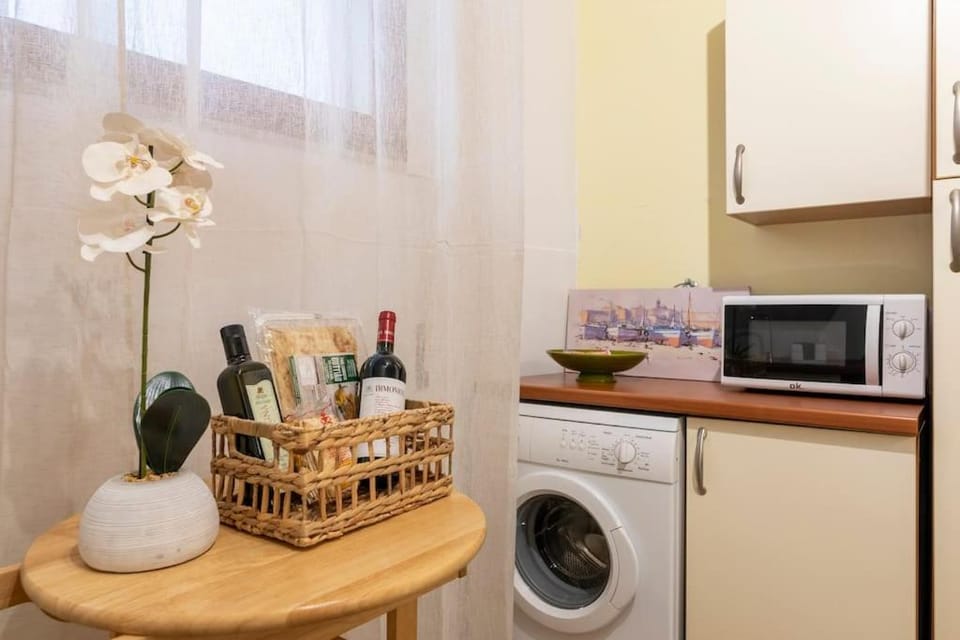 Food and drinks, Drinks, washing machine