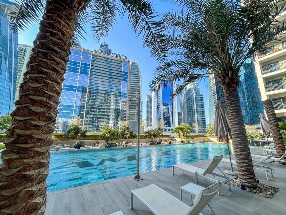 City view, Pool view, Swimming pool, Swimming pool, sunbed