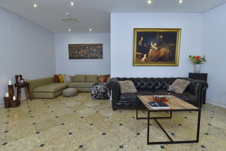 Bird's eye view, Living room
