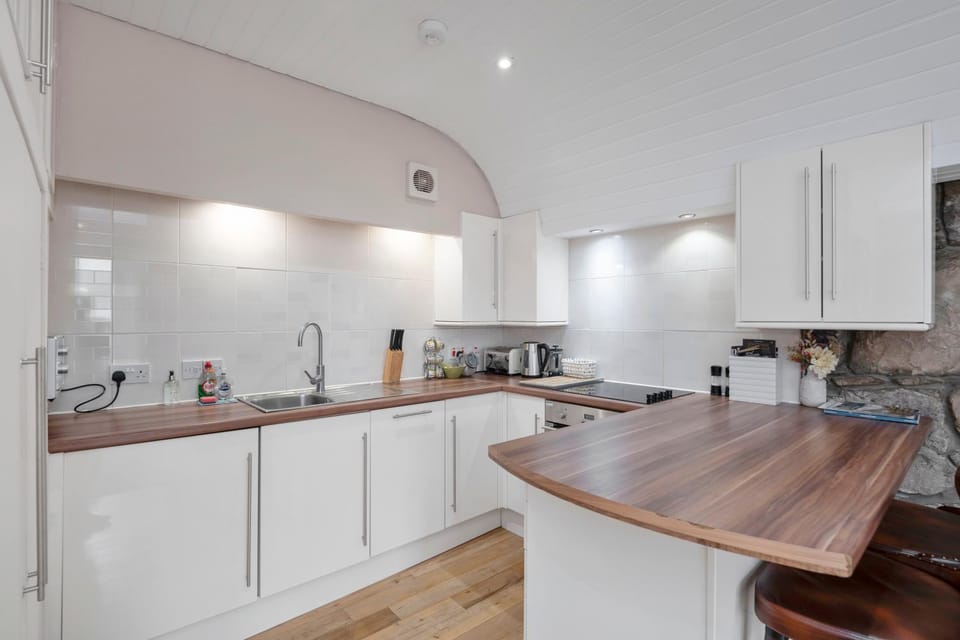 Kitchen or kitchenette, kitchen, kitchen