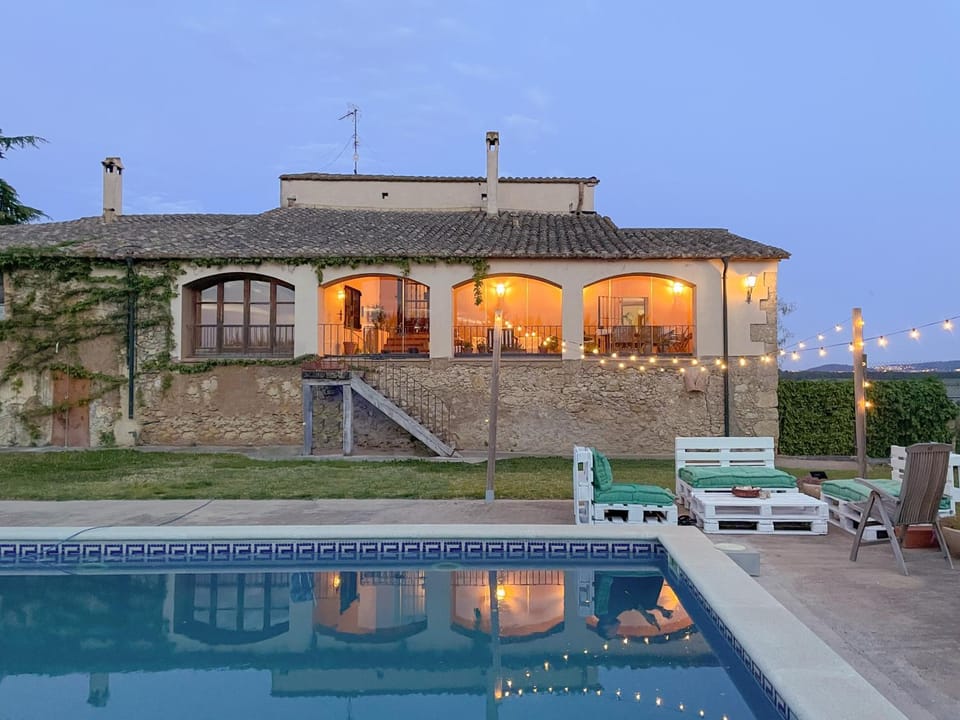 Property building, Patio, Pool view, Swimming pool, sunbed