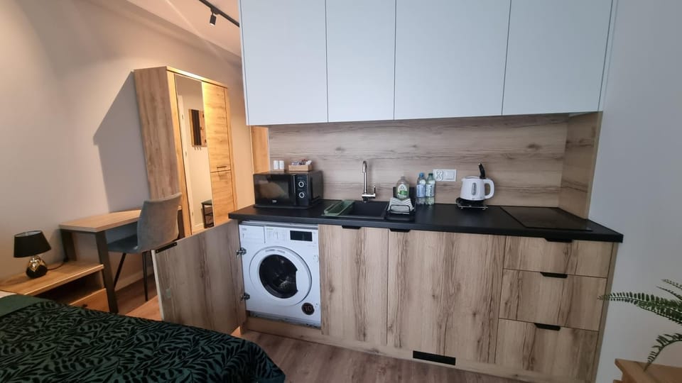 Coffee/tea facilities, Kitchen or kitchenette, oven, toaster, washing machine