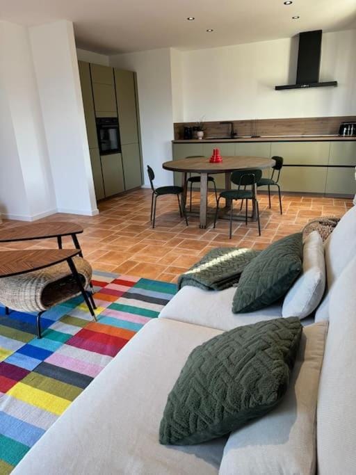 Kitchen or kitchenette, Seating area, Dining area