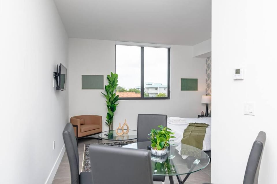 Central 1BR in Miami with King Bed Near Wynwood and Marlins Park Apartment in Miami