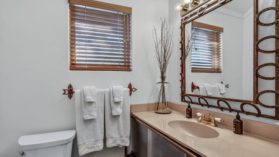 Toilet, Bathroom, towels