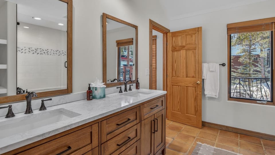 Bathroom, Bath, towels