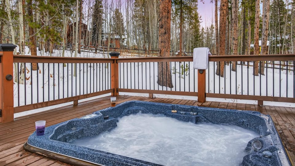 Winter, Hot Tub, View (from property/room), towels