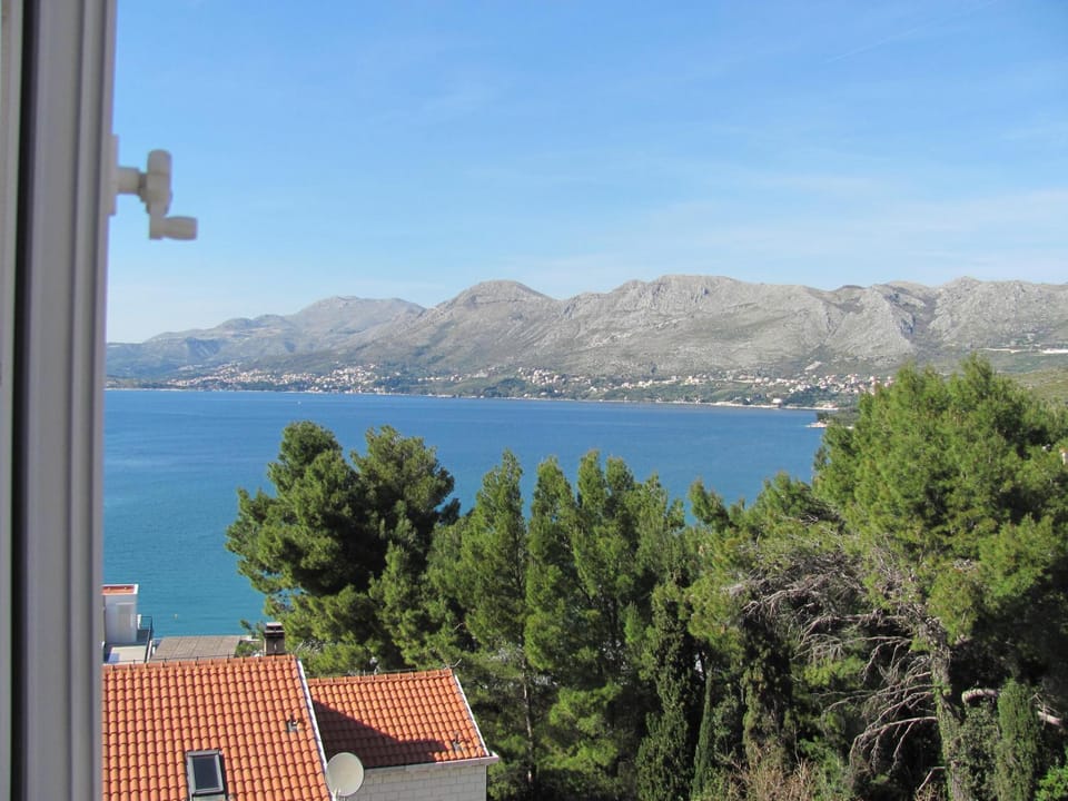 Mountain view, Sea view
