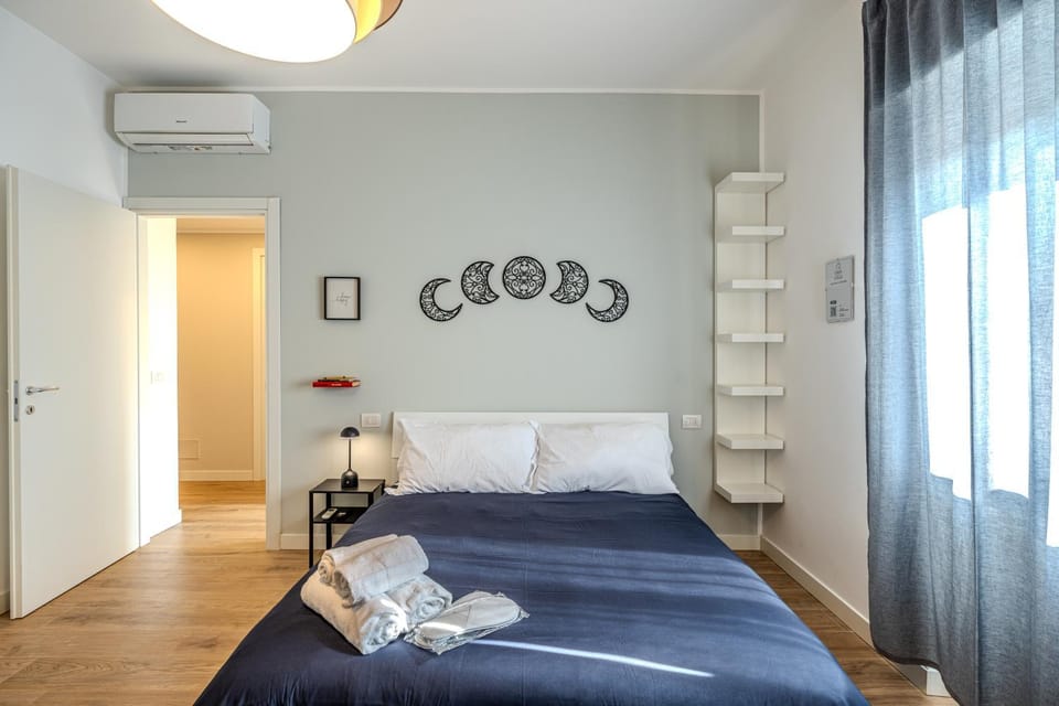Bed, Photo of the whole room, Bedroom, air conditioner