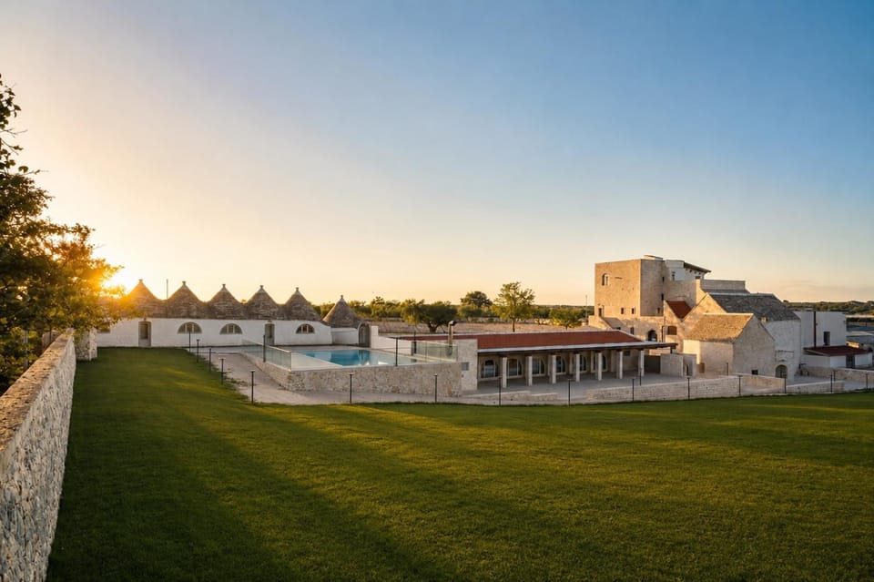 Property building, Facade/entrance, Summer, Photo of the whole room, Swimming pool, Sunset