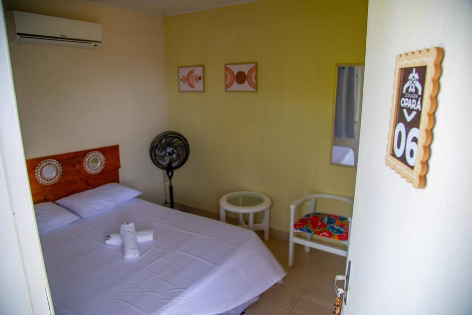 Bedroom, towels, air conditioner