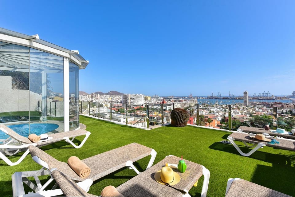 Sea view, sunbed