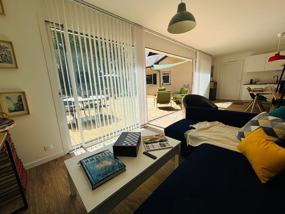 Bed, Living room, Seating area