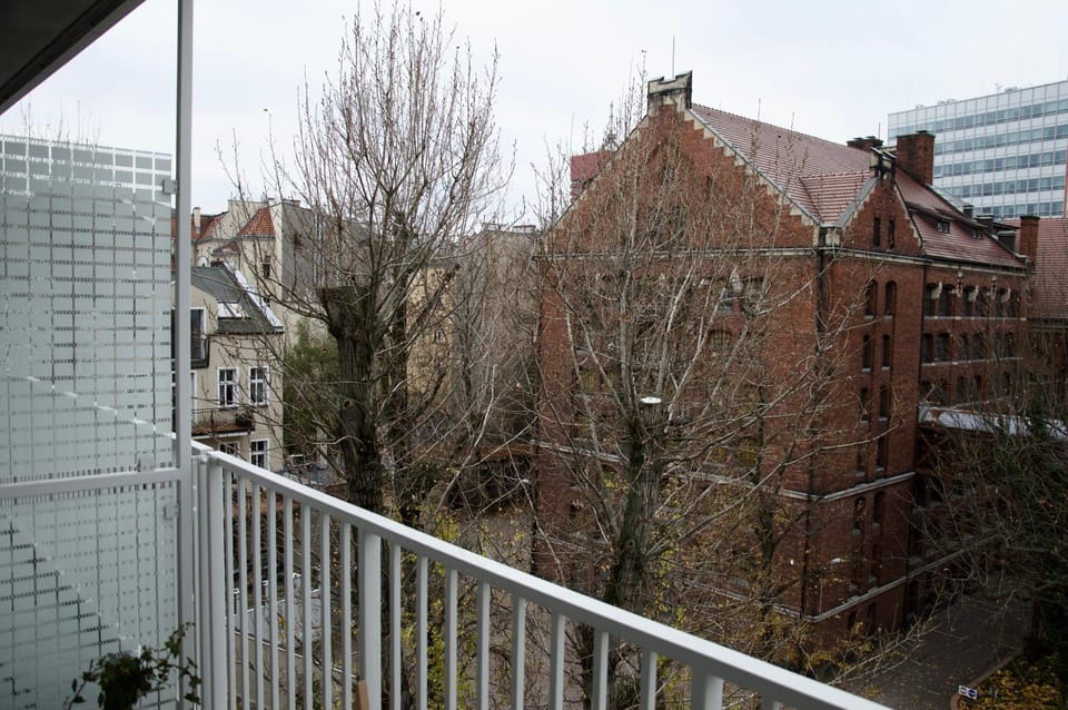 Property building, Day, Balcony/Terrace