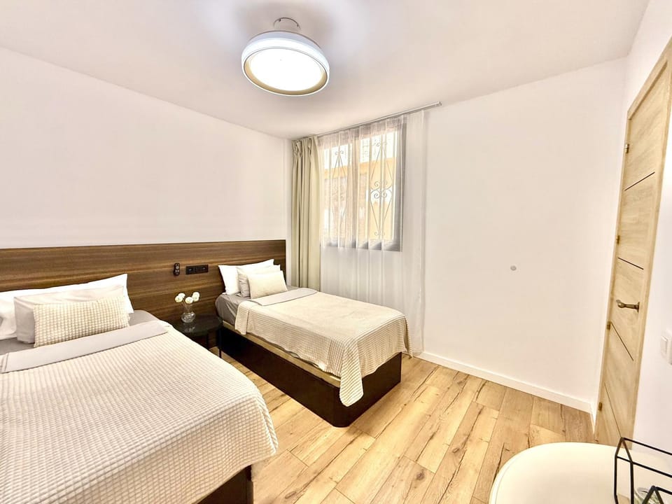 Bed, Photo of the whole room, Decorative detail, Bedroom