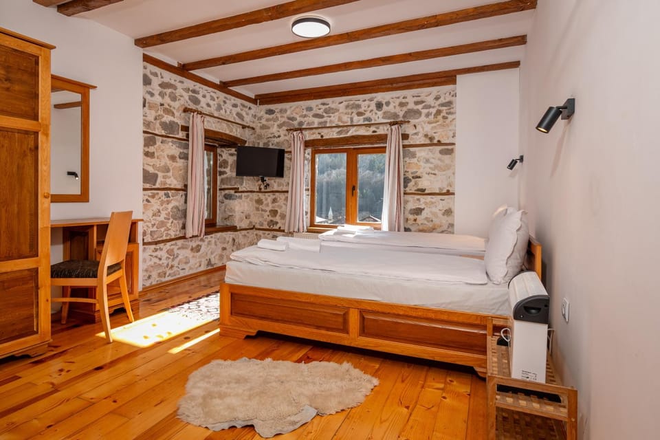 Bed, Seating area, Bedroom, wardrobe