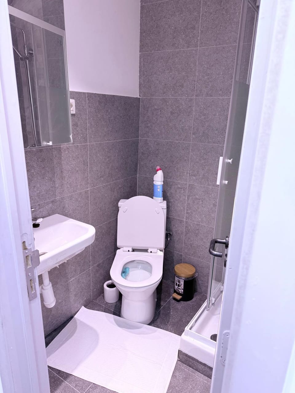 vicos house Vacation rental in Charleroi