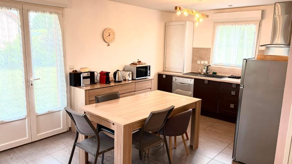 Dining area, kitchen