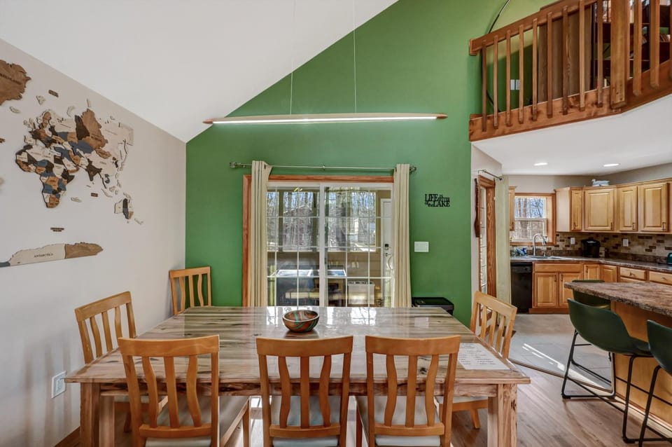 Kitchen or kitchenette, Dining area, pet friendly