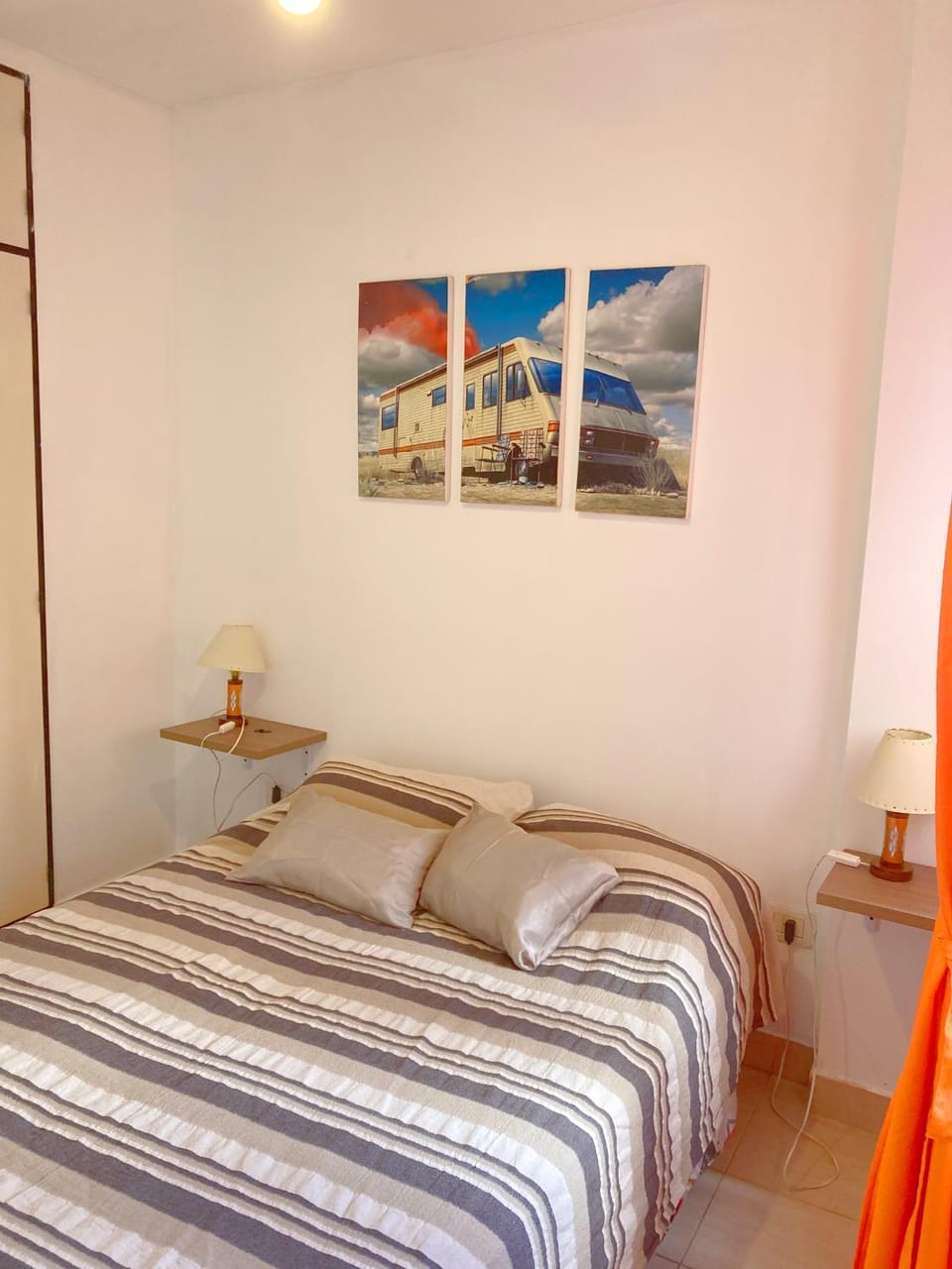 Bed, Photo of the whole room, Bedroom