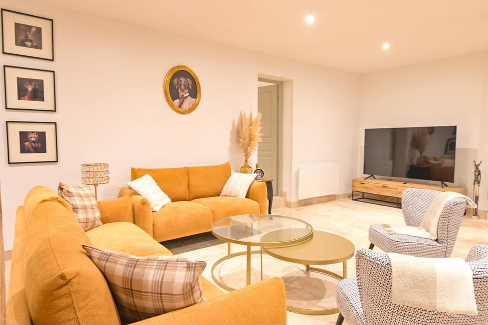 TV and multimedia, Living room, Seating area