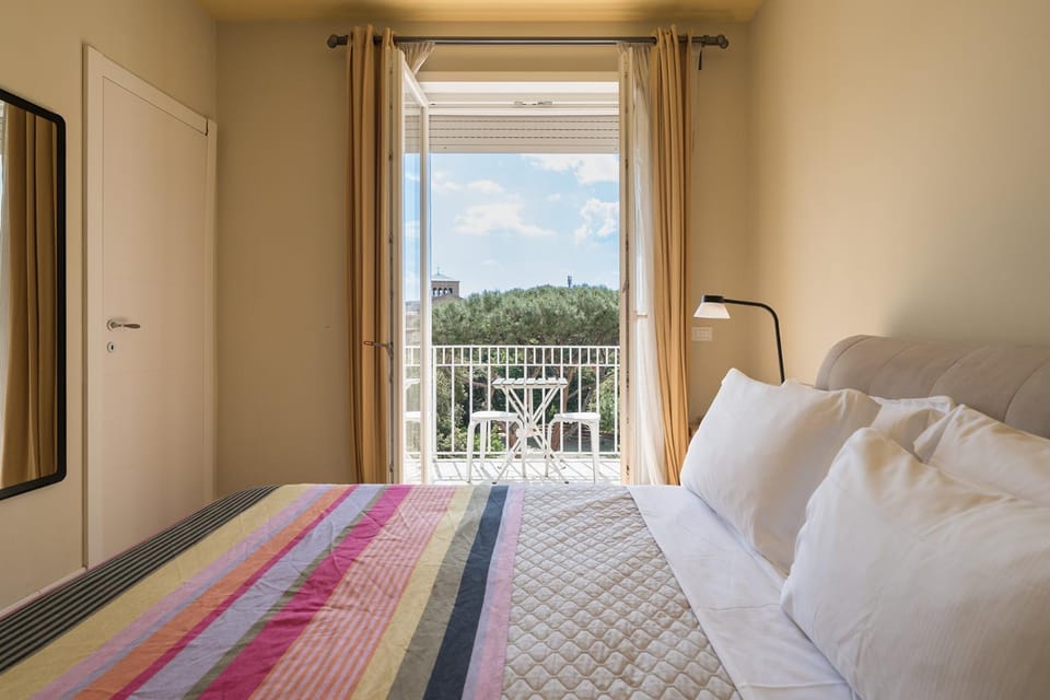 Bed, View (from property/room), Balcony/Terrace, Photo of the whole room, Bedroom