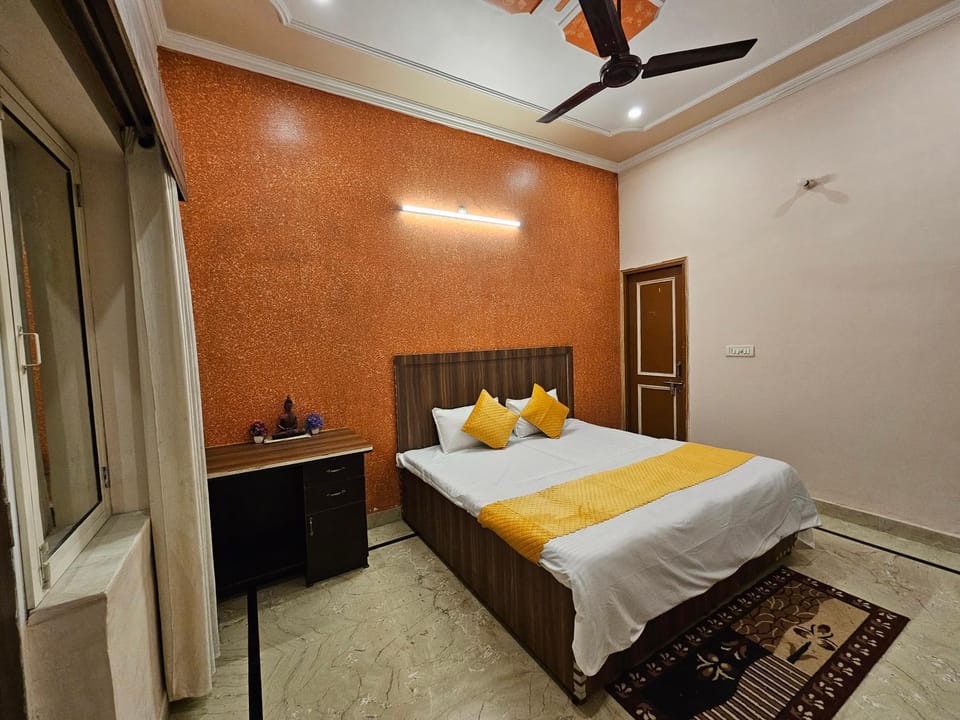 Krishna's Land Homestay Bed and Breakfast in Uttar Pradesh
