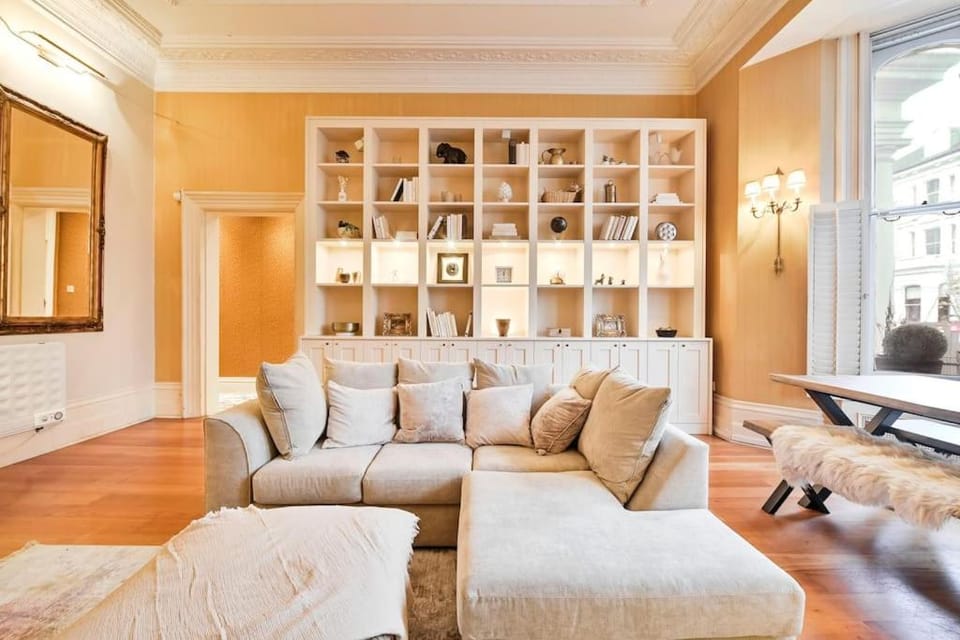 Elegant Victorian Flat Near Chelsea Embankment Apartment in City of Westminster