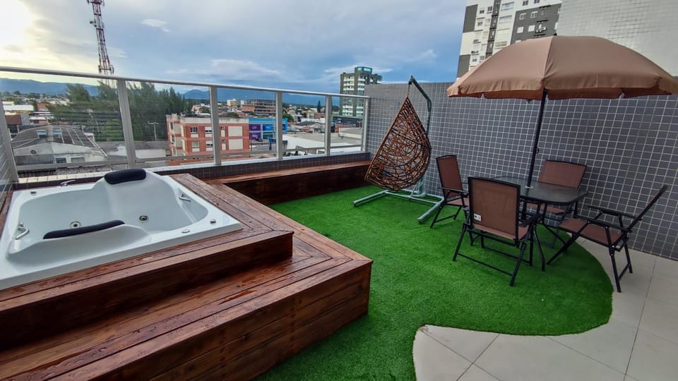Hot Tub, View (from property/room), Balcony/Terrace