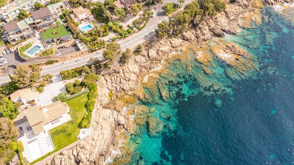 Nearby landmark, Neighbourhood, Natural landscape, Bird's eye view, Beach, Sea view