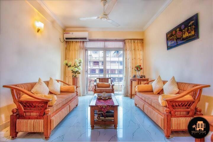 Living room, Seating area, air conditioner
