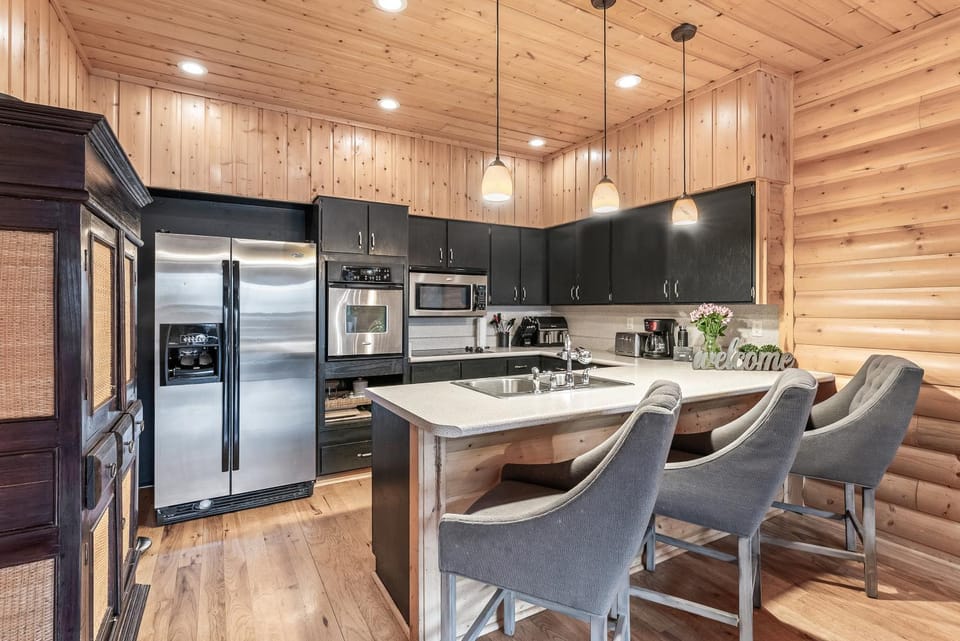 Deer Valley Luxury 3 BR, Private Master Suite, Private Hot Tub, Amazing Views House in Park City