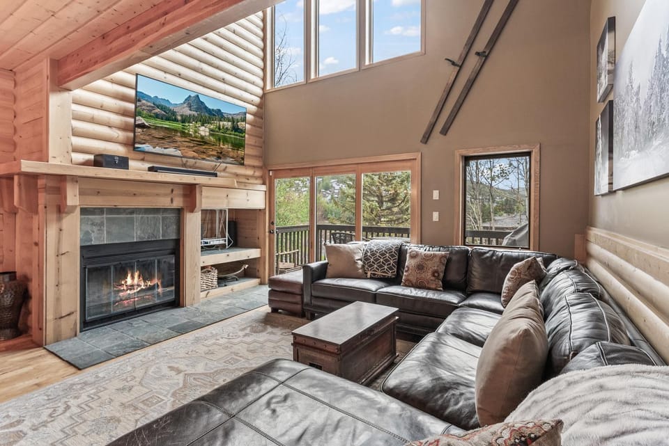 Deer Valley Luxury 3 BR, Private Master Suite, Private Hot Tub, Amazing Views House in Park City