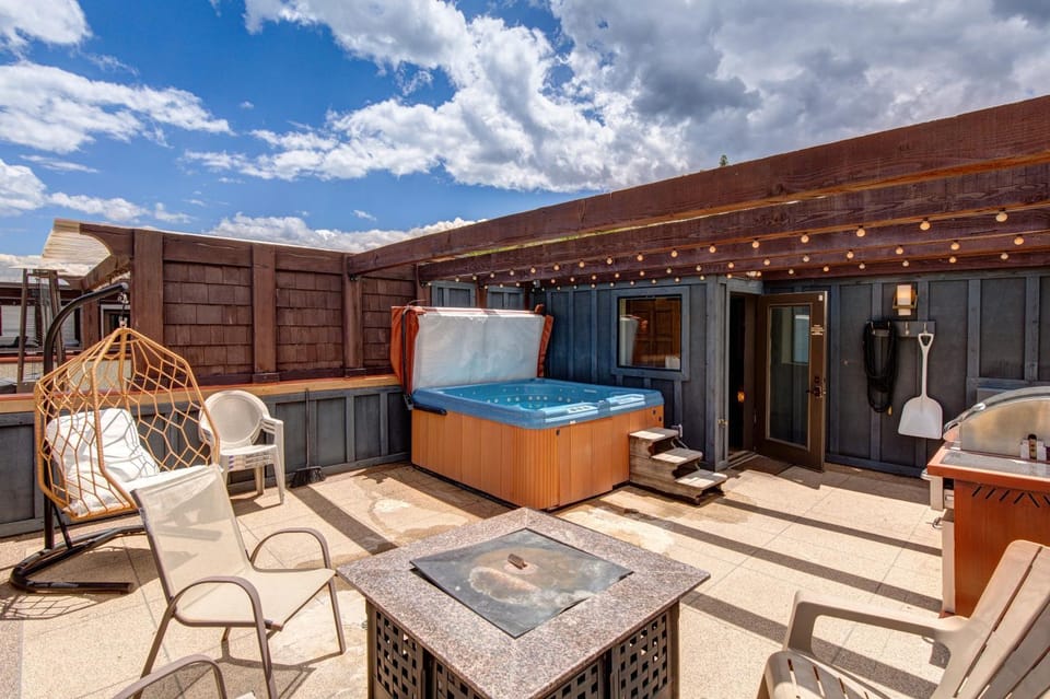 Deer Valley Villa - Modern Mountain Living - Private Penthouse Hot Tub - 3 Master Suites House in Park City