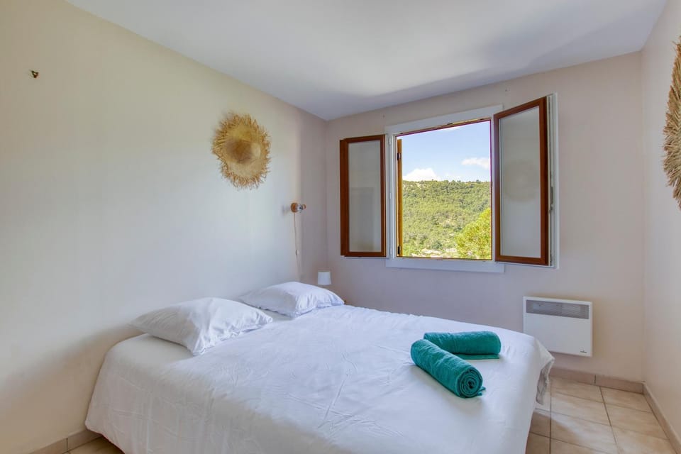Bed, Natural landscape, Bedroom, Mountain view, towels
