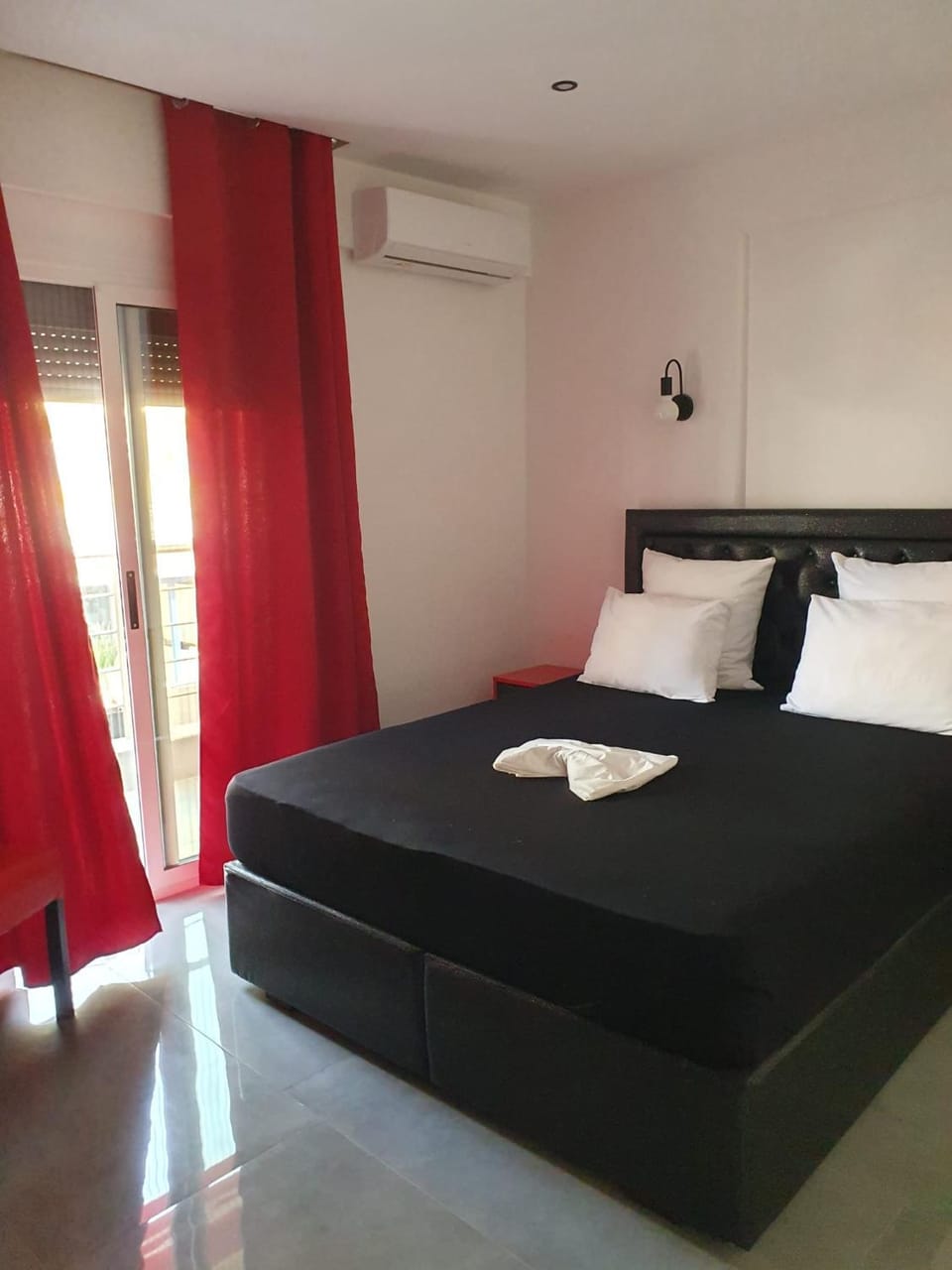 Bed, Photo of the whole room, Bedroom, towels, air conditioner