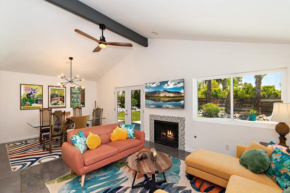 Living room, Dining area