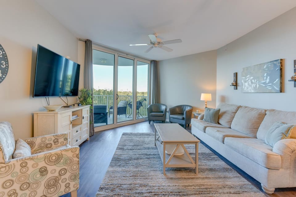 Walk to White-Sand Beach: Resort Condo in Destin! House in Destin