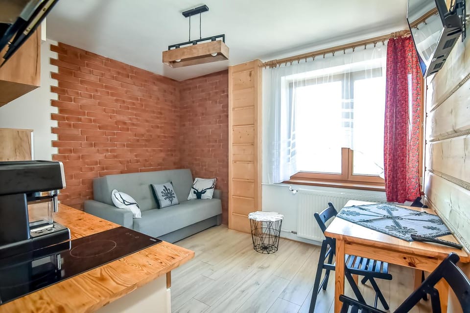 TV and multimedia, Kitchen or kitchenette, Living room, Seating area, Dining area