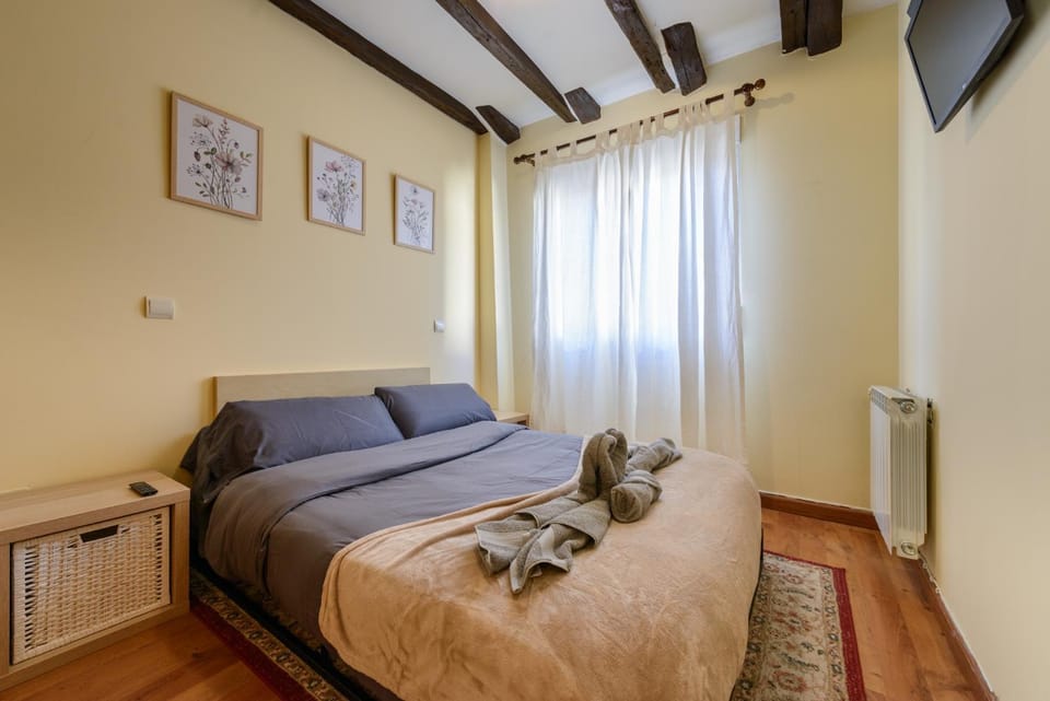Bed, TV and multimedia, Bedroom, heating