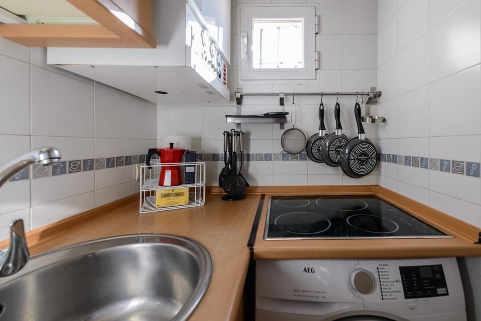 Kitchen or kitchenette, stove, washing machine