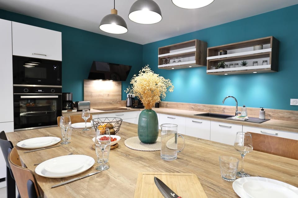 Kitchen or kitchenette, Dining area, dishwasher, oven, stove